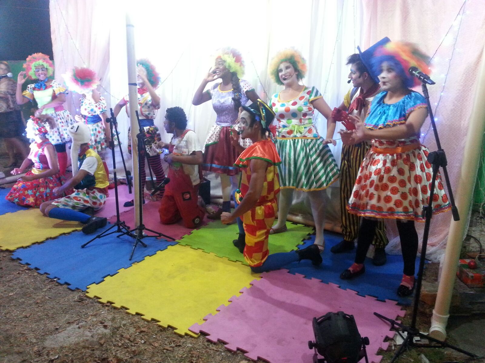 Crianças do Almirante Tamandaré assistem à peça teatral “Loja de Brinquedos” - SMTT Aracaju